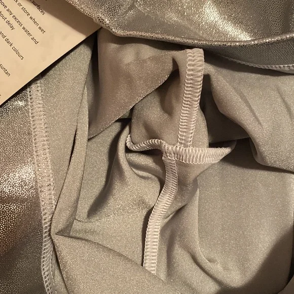 BlackMilk Holographic Silver Leggings - Picture 4 of 5